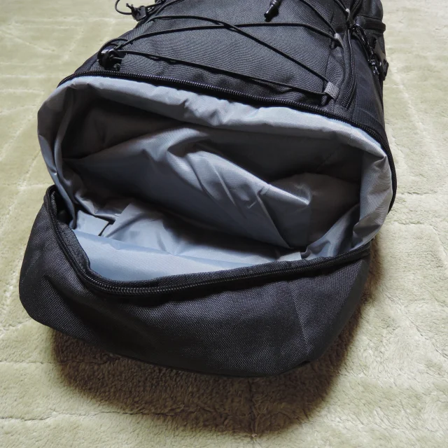 QUECHUA（ケシュア）Arpenaz 500 30L 底部ポケット オープン