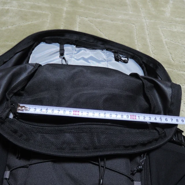 QUECHUA Arpenaz 500 30L メインコンパートメント ジッパーポケット　幅採寸